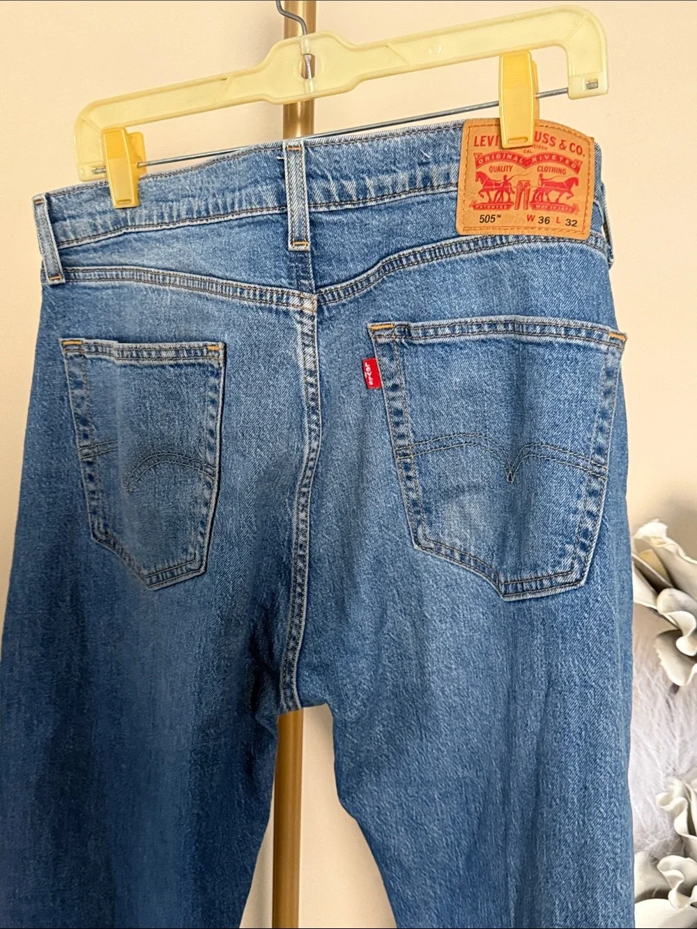 Levi's Classic Straight Jeans in Medium Blue Wash